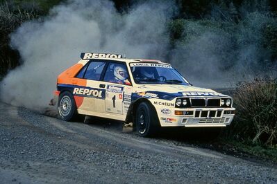 Carlos Sainz Cenamor - Luís Rodríguez Moya
23º Rothmans Rally de Nueva Zelanda 1993. Lancia Delta HF Integrale. Clasificado 4º.

Del 5 al 8 de Agosto, Auckland.
Superficie: tierra.

El Rally tenia un total de 2032.17 km de los que 562.74 km divididos en 36 tramos eran especiales.

Seinscribieron 75 equipos, tomaron la salida 75, finalizaron 46.@
Palabras clave: ;Lancia;Delta;Integrale;Nueva_Zelanda;1993