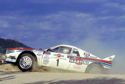 Henri Toivonen - Juha Piironen
8º Rally Costa Smeralda 1985. Lancia Rally 037 (TO 09010D). Abandonó por accidente en SS34.
Martini Racing

En este accidente Henri se fracturo una vertebra.

Del 17 al 19 de Abril, Porto Cervo, Cerdeña, Arzachena, Sácer, Costa Esmeralda.
Superficie: tierra.

El Rally constaba de 621.20 km cronometrados, desconocemos en cuantos tramos especiales se dividían y los kilómetros totales de la prueba.

Tomaron la salida 75 equipos, finalizaron 25.@
Palabras clave: Henri_Toivonen;Lancia;Rally;Grupo_B;Costa_Smeralda;1985