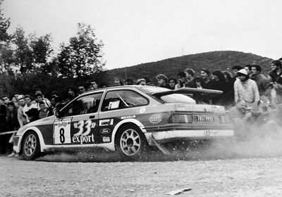 Didier Auriol - Bernard Occelli
29º Rally Sanremo 1987. Ford Sierra RS Cosworth (7857 PM 92). Clasificado 4º.

Del 12 al 15 de Octubre, Sanremo, Ligúria, Imperia, Italia.
Superficie: asfalto - tierra.

El Rally tenia un total de 2097.02 Km de los que 561.11 km divididos en 41 tramos eran especiales (3 de ellos fueron cancelados, SS6 Casole de 8.27 km, SS8 Murlo de 9.12 km y SS3 Passo Turchino 13.73 km).

Tomaron la salida 125, finalizaron 55.@
Palabras clave: Didier_Auriol;Ford;Sierra;RS;Cosworth;Sanremo;1987