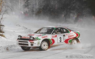 Juha Kankkunen - Juha Piironen
42º International Swedish Rally 1993. Toyota Celica Turbo 4WD -ST185- (K-AM 2134). Clasificado 2º.

Del 11 al 14 de Febrero, Karlstad.
Superficie: nieve - hielo.

El Rally teni­a un total de 1431.32 km de los que 519.63 km divididos en 28 tramos eran especiales.

Se inscribieron 106 equipos, tomaron la salida 109, finalizaron 52.

© Filip Van den Bogaert
@
Palabras clave: ;Toyota;Celica;ST185;1993;Nieve