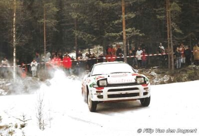 Juha Kankkunen - Juha Piironen
42º International Swedish Rally 1993. Toyota Celica Turbo 4WD -ST185- (K-AM 2134). Clasificado 2º.

Del 11 al 14 de Febrero, Karlstad.
Superficie: nieve - hielo.

El Rally teni­a un total de 1431.32 km de los que 519.63 km divididos en 28 tramos eran especiales.

Se inscribieron 106 equipos, tomaron la salida 109, finalizaron 52.

© Filip Van den Bogaert
@
Palabras clave: Juha_Kankkunen;Toyota;Celica;ST185;1993;Nieve