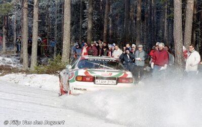 Juha Kankkunen - Juha Piironen
42º International Swedish Rally 1993. Toyota Celica Turbo 4WD -ST185- (K-AM 2134). Clasificado 2º.

Del 11 al 14 de Febrero, Karlstad.
Superficie: nieve - hielo.

El Rally teni­a un total de 1431.32 km de los que 519.63 km divididos en 28 tramos eran especiales.

Se inscribieron 106 equipos, tomaron la salida 109, finalizaron 52.

© Filip Van den Bogaert
@
Palabras clave: Juha_Kankkunen;Toyota;Celica;ST185;1993;Nieve