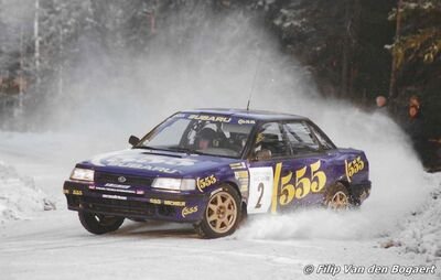 Colin McRae - Derek Ringer
42º International Swedish Rally 1993. Subaru Legacy RS (K555 STE). Clasificado 3º.

Del 11 al 14 de Febrero, Karlstad.
Superficie: nieve - hielo.

El Rally teni­a un total de 1431.32 km de los que 519.63 km divididos en 28 tramos eran especiales.

Se inscribieron 106 equipos, tomaron la salida 109, finalizaron 52.

© Filip Van den Bogaert
@
Palabras clave: Colin_McRae;Subaru;Legacy;Suecia;1993;Nieve