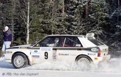 Tommi Mäkinen - Seppo Harjanne
42º International Swedish Rally 1993. Lancia Delta HF Integrale (TO-53226-S). Clasificado 4º.

Del 11 al 14 de Febrero, Karlstad.
Superficie: nieve - hielo.

El Rally teni­a un total de 1431.32 km de los que 519.63 km divididos en 28 tramos eran especiales.

Se inscribieron 106 equipos, tomaron la salida 109, finalizaron 52.

© Filip Van den Bogaert
@
Palabras clave: Tommi_Makinen;Lancia;Delta;Integrale;Suecia;1993;nieve