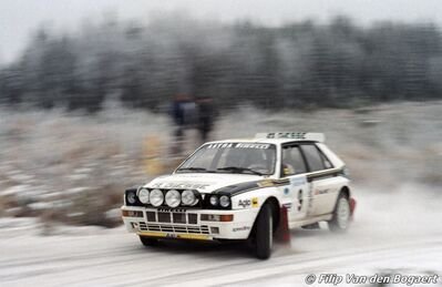 Tommi Mäkinen - Seppo Harjanne
42º International Swedish Rally 1993. Lancia Delta HF Integrale (TO-53226-S). Clasificado 4º.

Del 11 al 14 de Febrero, Karlstad.
Superficie: nieve - hielo.

El Rally teni­a un total de 1431.32 km de los que 519.63 km divididos en 28 tramos eran especiales.

Se inscribieron 106 equipos, tomaron la salida 109, finalizaron 52.

© Filip Van den Bogaert
@
Palabras clave: Tommi_Makinen;Lancia;Delta;Integrale;Suecia;1993;nieve