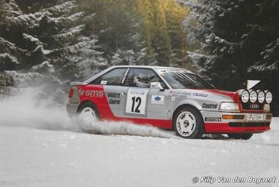 Seep Haider - Klaus Wendel
42º International Swedish Rally 1993. Audi Coupé S2 (FU-SM 5). Clasificado 7º.

Del 11 al 14 de Febrero, Karlstad.
Superficie: nieve - hielo.

El Rally teni­a un total de 1431.32 km de los que 519.63 km divididos en 28 tramos eran especiales.

Se inscribieron 106 equipos, tomaron la salida 109, finalizaron 52.

© Filip Van den Bogaert
@
Palabras clave: Audi;Coupe;Suecia;1993;Nieve