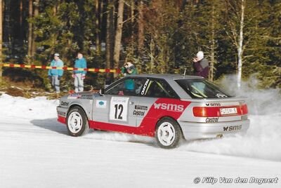 Seep Haider - Klaus Wendel
42º International Swedish Rally 1993. Audi Coupé S2 (FU-SM 5). Clasificado 7º.

Del 11 al 14 de Febrero, Karlstad.
Superficie: nieve - hielo.

El Rally teni­a un total de 1431.32 km de los que 519.63 km divididos en 28 tramos eran especiales.

Se inscribieron 106 equipos, tomaron la salida 109, finalizaron 52.

© Filip Van den Bogaert
@
Palabras clave: Audi;Coupe;Suecia;1993;Nieve