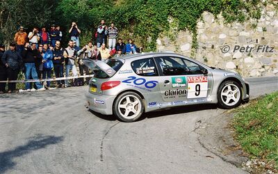 François Delecour - Daniel Grataloup
47º Rallye Sanremo - Rallye d'Italia 2000. Peugeot 206 WRC (206 NHW 75). Clasificado 2º.

Del 19 al 22 de Octubre, Sanremo.
Superficie: asfalto.

El Rally tenia un total de 1065.75 Km de los que 382.79 Km divididos en 17 tramos eran especiales (uno de ellos fue cancelado SS15 Langan 2 de 37.81 Km.

Se inscribieron 123 equipos, tomaron la salida 115, finalizaron 62.

© Petr Fitz
@@
Palabras clave: ;Peugeot;WRC;Sanremo;2000