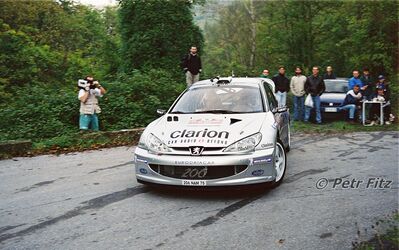 Marcus Grönholm - Timo Rautiainen
47º Rallye Sanremo - Rallye d'Italia 2000. Peugeot 206 WRC (206 NAM 75). Clasificado 4º.

Del 19 al 22 de Octubre, Sanremo.
Superficie: asfalto.

El Rally tenia un total de 1065.75 Km de los que 382.79 Km divididos en 17 tramos eran especiales (uno de ellos fue cancelado SS15 Langan 2 de 37.81 Km.

Se inscribieron 123 equipos, tomaron la salida 115, finalizaron 62.

© Petr Fitz
@@
Palabras clave: ;Peugeot;WRC;Sanremo;2000