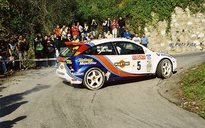 Colin McRae - Nicky Grist
42º Rallye Sanremo - Rallye d'Italia 2000. Ford Focus WRC '00 (V9 FMC). Clasificado 6º.

Del 19 al 22 de Octubre, Sanremo.
Superficie: asfalto.

El Rally tenia un total de 1065.75 Km de los que 382.79 Km divididos en 17 tramos eran especiales (uno de ellos fue cancelado SS15 Langan 2 de 37.81 Km.

Se inscribieron 123 equipos, tomaron la salida 115, finalizaron 62.

© Petr Fitz
@@
Palabras clave: ;Sanremo;Ford;Focus;WRC;2000