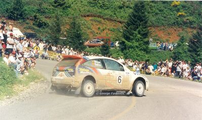 Carlos Sainz - Luis Moya
47º Acrópolis Rally 2000. Ford Focus WRC 00. Clasificado 2º.

Del 8 al 11 de Junio, Atenas, Itea.
Superficie: tierra.

El Rally constaba de 3 etapas con un total de 1407.56 km de los que 390.27 km divididos en 19 tramos eran especiales.

Tomaron la salida 117 equipos, finalizaron 48.

© George Faskiotis
@
Palabras clave: ;Acropolis;Grecia;Ford;Focus;WRC;2000