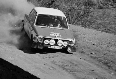 Achim Warmbold - John Davenport
7º Rali Internacional TAP 1973. BMW 2002 Tii (M-UL 1405). Abandonó por problemas con la dirección del coche antes del SS26 Arouca de 8.50 km.

Del 13 al 18 de Marzo, Estoril, Cascais, Lisboa, Portugal.
Superficie: asfalto - tierra.

El Rally tenia un total de 4600.00 km de los que 397.50 km divididos en 32 tramos eran especiales.

Se inscribieron 90 equipos, tomaron la salida 79, finalizaron 23.@
Palabras clave: ;BMW;Portugal;1973