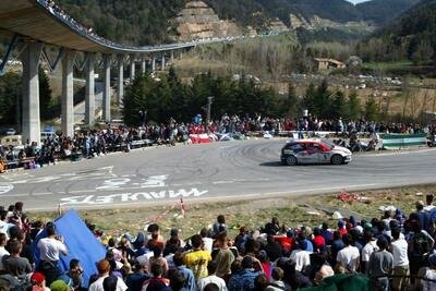 Colin McRae - Nicky Grist
38º Rallye Catalunya - Costa Brava - Rallye de España 2002. 	Ford Focus WRC 02. Clasificado 6º.

Del 21 al 24 de Marzo, Lloret de Mar, Girona, Catalunya, España.
Superficie: asfalto.

El Rally tenia un total de 1948.95 km de los que 394.98 km divididos en 18 tramos eran especiales (3 de ellas fueron canceladas SS1 Riudecanyes 1 de 12.66 Km, SS7 Coll de Bracons 1 de 19,66 Km y SS8 Vallfogona 1 de 14.54 Km).

Se inscribieron 74 equipos, tomaron la 68, finalizaron 40.@
Palabras clave: Colin_McRae;Nicky_Grist;Ford;WRC;Catalunya;España;2002;Spain;Puente_eje