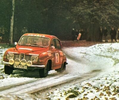 Stig Blomqvist - Arne Hertz
20º Daily Mirror RAC Rally 1971. Saab 96 V4. Clasificado 1º.

Del 20 al 25 de Noviembre, Harrogate.
Superficie: tierra - nieve

El Rally tenia un total de 646.90 km cronometrados divididos en 77 tramos especiales (13 de ellos fueron cancelados, SS11
Kilburn de 3.22 km, SS12 Boltby de 6.44 km, SS23 Redesdale de 3.22, SS27 Glendevon de 3.22 km, SS28 Blackcraig de 16.09 km, SS32 Clashindarrich de 13.68 km, SS33 Bin de 6.44 km, SS35
Glen Errochty de 12.87 km, SS36 Ladywell de 4.02 km, SS37 Craigvinean de 11.26 km, SS38 Achray de 12.07, SS39 Loch Ard de 8.05 km, SS51 Speed Merchants de 4.83 km)

Tomaron la salida 231 equipos, finalizaron 104.
@
Palabras clave: Stig_Blomqvist;Arne_Hertz;Saab;V4;Gran_Bretaña;1971;Inglaterra;RAC_Rally;Daily_Mirror