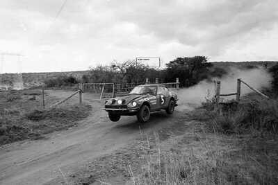 Rauno Aaltonen - Tony Fall
20º East African Safari Rally 1972. Datsun 240Z. Clasificado 6º.
Nissan Motor Co. Ltd

Del 30 de Marzo al 3 de Abril, Dar es Salaam (Tanzania).
Superficie: tierra.

Desconocemos de cuantos kilómetros constaba la prueba.

Tomaron la salida 85 equipos, finalizaron 18.@
Palabras clave: Datsun;Safari;1972