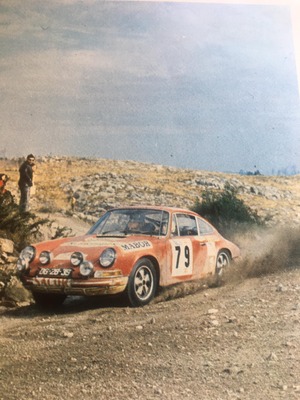 António Borges - Pedro Garcia
6º Rali Internacional TAP 1972. Porsche 911 S 2.2 (DG-28-39). Abandonó por avería mecánica.

Del 10 al 15 de Octubre, Automóvil Club de Portugal.
Superficie: asfalto - tierra.

El Rally tenía un total de 397.60 km cronometrados divididos en 31 tramos especiales.

Tomaron la salida 104 equipos, finalizaron 20.

El dorsal 83# Alpine-Renault A110 (GA-34-13) de Vitor Colaço Marques sufrió un accidente durante la celebración del primer tramo, (SS1 Ruivaes de 8.50 km) en el que su copiloto José Arnaud falleció, D.E.P. / R.I.P.
@
Palabras clave: Porsche;Portugal;1972