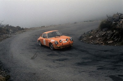 Marc Etchebers - Marie-Christine Rives
7º Rally Firestone 1973. Porsche 911 S. Clasificado 3º.

Del 6 al 8 de Abril. Coef. 7,4.
Puntuable para el Campeonato de Europa de Rallyes para conductores.
Organizador Real Peña Motorista de Vizcaya.

El Rally tenia un total de 1505 Km de los que 383 Km divididos en 27 tramos, eran especiales.

Se inscribieron 96 equipos, tomaron la salida 71, finalizaron 27.@
Palabras clave: Porsche;Firestone;1973