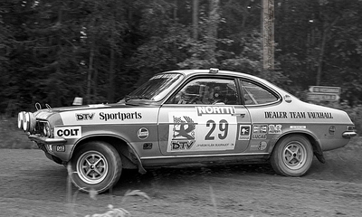 Pentti Airikkala - Heikki Haaksiala
24º Jyväskylän Suurajot - Rally of the 1000 Lakes 1974. Vauxhall Magnum Coupé. Clasificado 16º.

Del 2 al 4 de Agosto, Jyväskylä.
Superficie: tierra.

El Rally tenia un total de 1260.00 km de los que 363.80 km divididos en 36 tramos eran especiales (2 de ellas fueron canceladas SS7 Vaarinmaja de 7 Km y SS22 Mataramaki de 13. 10 Km).

Tomaron la salida 118 equipos, finalizaron 88.@
Palabras clave: Finlandia;Vauxhall;Magnum;Coupe;1974