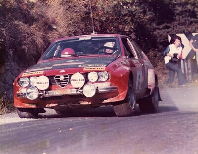 Amilcare Ballestrieri - Maurizio Mannini
17º Rally Sanremo 1975. Alfa Romeo Alfetta GT (MI-V85555). Abandonó por accidente.

Del 1 al 4 de Octubre, Sanremo, Imperia, Liguria, Italia.
Superficie: tierra - asfalto.

El Rally tenia un total de 1736.00 km de los que 977.00 km divididos en 39 tramos eran especiales.

Tomaron la salida 118 equipos, finalizaron 33.@
Palabras clave: ;Alfa;Alfetta;Romeo;GT;Sanremo;1975