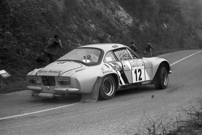 Jean-Pierre Nicolas - Vincent Laverne
17º Rallye Sanremo 1975. Alpine-Renault A110 1800 (1475 JB 76). Abandonó por el diferencial del coche.

Del 1 al 4 de Octubre, Sanremo, Imperia, Liguria, Italia.
Superficie: tierra - asfalto.

El Rally tenia un total de 1736.00 km de los que 977.00 km divididos en 39 tramos eran especiales.

Tomaron la salida 118 equipos, finalizaron 33.@
Palabras clave: Renault;Alpine;A110;Sanremo;1975