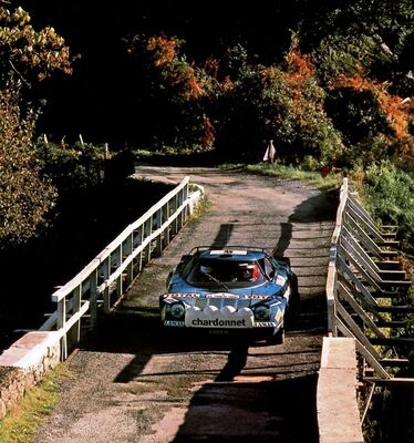 Bernard Darniche - Alain Mahé
20º Tour de Corse 1976. Lancia Stratos HF (TO N14329). Clasificado 2º.

Del 6 al 7 de Noviembre, Ajaccio, Córcega, Francia.
Superficie: asfalto.

El Rally tenia un total de 1340.00 km de los que 630 km divididos en 9 tramos eran especiales.

Kilómetros de cada uno de los 9 tramos:
SS1 - Casta - Pietra Moneta de 17 Km
SS2 - Calvi - Liamone de 145,20 Km
SS3 - Aqua Doria - Stiliccione de 16,50 Km
SS4 - Porto - Vecchio - Prunelli de 166,40 Km
SS5 - Kamiesch - Bavella - Zonza de 28,60 Km
SS6 - Tavera - Bastelica de 17,10 Km
SS7 - Palneca - Francardo de 137,90 Km
SS8 - Morosaglia - Alistro de 76,40 Km
SS9 - Talasani - La Castanaccia - La Porta de 24,90 Km.

Tomaron la salida 88 equipos, finalizaron 11.
@
Palabras clave: ;Lancia;Stratos;Corcega;1976;Corse