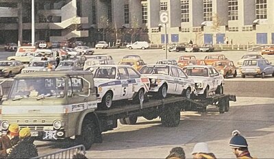 26º Lombard RAC Rally 1977
5# Ford Escort RS1800 MKII (WTW 567S) de Björn Waldegard - Hans Thorszelius, clasificado 1º.

1# Ford Escort RS1800 MKII (STW 200R) de Roger Clark - Stuart Pegg, clasificado 4º.

9# Ford Escort RS1800 MKII (STW 202R) de Ari Vatanen - Peter Bryant, abandonaron porque Vatanen se encontró indispuesto por enfermedad en SS29 Crychan de 12,87 Km.

Del 20 al 24 de Noviembre, London, York, Inglaterra.
Superficie: tierra - asfalto.

El Rally tenia un total de 3069 km de los que 674.45 km divididos en 69 tramos eran especiales, (2 de ellas fueron canceladas SS54 Cardrona de 9,66 Km y SS56 Elibank de 6,44 Km).

Tomaron la salida 182 equipos, finalizaron 67.
@
Palabras clave: ;Roger_Clark;Lombard_RAC_Rally;Ford;Escort;MKII;1977