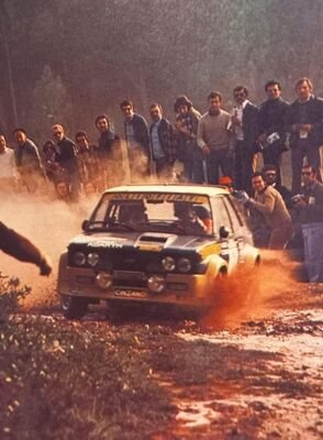 Markku Alén - Ilkka Kivimaki
11º Rallye de Portugal Vinho do Porto 1977. Fiat 131 Abarth (TO P35977). Clasificado 1º.

Del 1 al 6 de Marzo, Estoril.
Superficie: asfalto - tierra.

El Rally tenia un total de 2458 km de los que 580 km divididos en 46 tramos eran especiales, (2 de ellas fueron canceladas SS18 Sao Lourenco da Montaria de 27 Km y SS 24 Carvalhas de 6 Km).

Tomaron la salida 103 equipos, finalizaron 27.@
Palabras clave: Markku_Alen;Ilkka_Kivimaki;Fiat;Abarth;Portugal;1977