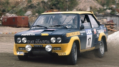 Hannu Valtaharju - Risto Anttila
27º Jyväskylän Suurajot - Rally of the 1000 Lakes 1977. Fiat 131 Abarth (TO P35976). Abandonó por el embrague.
Autonovo

Del 26 al 27 de Agosto, Jyväskylä, Finlandia.
Superficie: tierra.

El Rally tenia un total de 1484 km de los que 452.90 km divididos en 46 tramos eran especiales, (uno de ellos fue cancelado SS14 Vaarinmaja).

Se inscribieron 102 equipos, tomaron la salida 99, finalizaron 44.@
Palabras clave: Fiat;Abarth;Finlandia;1977