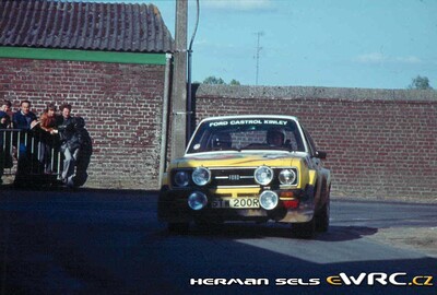 Gilbert Staepelaere - Fredy Franssen
14º 24 Heures d'Ypres 1978. Ford Escort RS 1800 MKII (STW 200R). Clasificado 2º.
Ford Castrol Team

Del 23 al 25 de Junio, Ypres • AC Targa Florio.
Superficie: asflto

El Rally constaba de 2 etapas con un total de 516.06 km divididos en 48 tramos cronometrados.

Tomaron la salida 178 equipos, finalizaron 59.

© Herman Sels
@@
Palabras clave: Ford;MKII;Escort;Ypres;1978