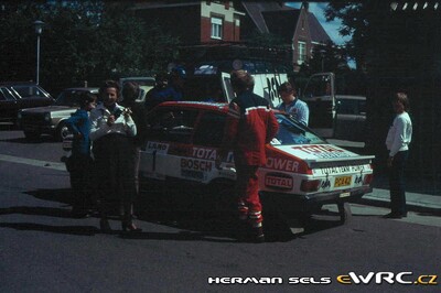 Kyösti Hämäläinen - Lionel Hennebel
14º 24 Heures d'Ypres 1978. Ford Escort RS 1800 MKII (PCA 42). Clasificado 5º.
Total Oil GB

Del 23 al 25 de Junio, Ypres • AC Targa Florio.
Superficie: asflto

El Rally constaba de 2 etapas con un total de 516.06 km divididos en 48 tramos cronometrados.

Tomaron la salida 178 equipos, finalizaron 59.

© Herman Sels
@@
Palabras clave: Ford;Escort;MKII;Ypres;1978