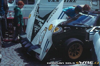 Billy Coleman - Peter Scott
14º 24 Heures d'Ypres 1978. Lancia Stratos HF (OYU 353R). Clasificado 6º.
The Chequered Flag

Del 23 al 25 de Junio, Ypres • AC Targa Florio.
Superficie: asflto

El Rally constaba de 2 etapas con un total de 516.06 km divididos en 48 tramos cronometrados.

Tomaron la salida 178 equipos, finalizaron 59.

© Herman Sels
@@
Palabras clave: Lancia;Stratos;Ypres;1978