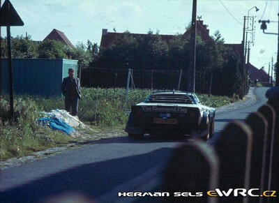 Billy Coleman - Peter Scott
14º 24 Heures d'Ypres 1978. Lancia Stratos HF (OYU 353R). Clasificado 6º.
The Chequered Flag

Del 23 al 25 de Junio, Ypres • AC Targa Florio.
Superficie: asflto

El Rally constaba de 2 etapas con un total de 516.06 km divididos en 48 tramos cronometrados.

Tomaron la salida 178 equipos, finalizaron 59.

© Herman Sels
@@
Palabras clave: Lancia;Stratos;Ypres;1978