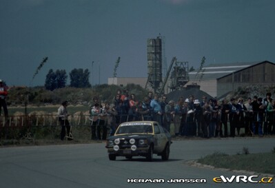 Jean-Louis Dumont - Robert Rorife
14º 24 Heures d'Ypres 1978. Opel Kadett GT/E (309.T.4). Clasificado 10º.
Gosset R.T.

Del 23 al 25 de Junio, Ypres • AC Targa Florio.
Superficie: asflto

El Rally constaba de 2 etapas con un total de 516.06 km divididos en 48 tramos cronometrados.

Tomaron la salida 178 equipos, finalizaron 59.

© Herman Janssen
@@
Palabras clave: Opel;Kadett;GT/E;Ypres;1978