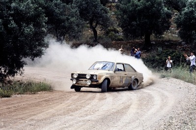Anastasios Markouizos (Iaveris) - Kostas Stefanis
26º Acropolis Rally 1979. Ford Escort RS1800 MKII. Clasificado 5º.

Del 28 al 31 de Mayo, Atenas, Grecia.
Superficie: tierra.

El Rally tenia un total de 2974 km de los que 1006.50 km divididos en 58 tramos eran especiales (4 de ellas fueron canceladas SS14 Aliakmon Lake de 15,20 Km, SS19 Sikaminea de 14 Km, SS20 Goni Haiprins de 20,40 Km y SS21 Goni de 13,60 Km).

Tomaron la salida 153 equipos, finalizaron 20.@
Palabras clave: Ford;Escort;MKII;Acropolis;Grecia;1979;MKII