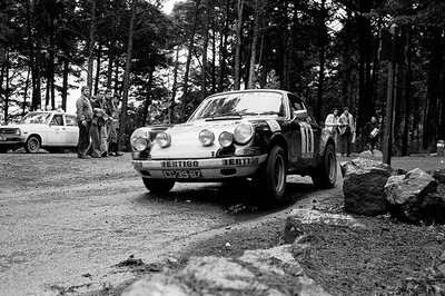 Américo Nunes - António Morais
13º Rallye de Portugal - Vinho do Porto 1979. Porsche 911 S 2.4 (CG-39-87). Excluido por cojer un atajo durante tramo cronometrado.
Spencer and Jones

Del 6 al 11 de Marzo, Estoril, Cascais, Portugal.
Superficie: asfalto - tierra.

El Rally tenia un total de 2666.00 km de los que 737.50 km divididos en 45 tramos eran especiales.

Se inscribieron 108 equipos, tomaron la salida 88, finalizaron 16.@
Palabras clave: Porsche;Portugal;1979