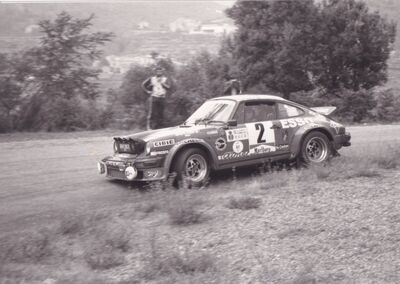 Antonio Zanini Sans - Jordi Sabater
39º Tour France Automobile 1980. Porsche 911 SC (5105 RB 34). Clasificado 4º.
Alméras / Esso

Del 17 al 20 de Septiembre, Villeurbanne, Auvernia-Ródano-Alpes, Lyon y Nice, Provenza-Alpes-Costa Azul, Francia.
Superficie: asfalto.

El Rally tenía un total de 2622.00 km de los que 770.00 km eran cronometrados. No sabemos en cuantos tramos especiales se dividían éstos 770.00 km.

Tomaron la salida 80 equipos, finalizaron 33.@
Palabras clave: ;Porsche;SC;Francia;1980;Tour_France_Automobile