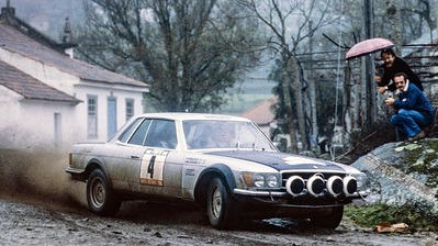 Björn Waldegard - Hans Thorszelius
14º Rally de Portugal Vinho do Porto 1980. Mercedes 450 SLC 5.0. Clasificado 4º.

Del 4 al 9 de Marzo, Estoril, Portugal.
Superficie: asfalto - tierra.

El Rally tenia un total de 2641.4 km de los que 673.50 km divididos en 47 tramos eran especiales.

Tomaron la salida 101 equipos, finalizaron 16.@
Palabras clave: ;Mercedes;Portugal;1980