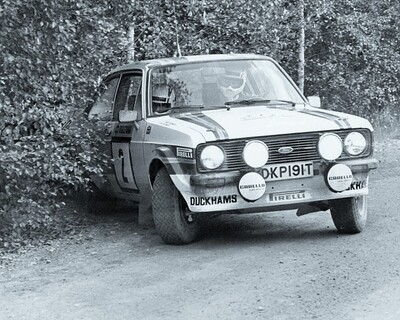 Ari Vatanen - David Richards
31º 1000 Lakes Rally 1981. Ford Escort RS 1800 MKII (DKP 191T). Clasificado 1º.

Del 28 al 30 de Agosto, Jyväskylä, Finlandia.
Superficie: tierra.

El Rally tenia un total de 1418.89 km de los que 453.09 km divididos en 48 tramos eran especiales (2 de ellas fueron canceladas SS11 y SS37 Ristijarvi de 13.20 Km).

Se inscribieron 152 equipos, tomaron la salida 146, finalizaron 66.@
Palabras clave: ;Ford;Escort;MKII;Finlandia;1981