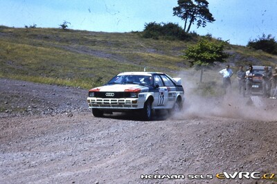 Harald Demuth - Arwed Fischer
15º Int. Hunsrück-Rallye 1982. Audi Quattro (IN-ND 37). Clasificado 1º.
Schmidt Motorsport

Del 15 al 18 de Julio, Trier, Alemania.
Superficie: asfalto - tierra.

El Rally constaba de 2 etapas con un total de 1100.00 km de los que 628.19 km divididos en 32 tramos eran cronometrados.

Tomaron la salida 202 equipos, finalizaron 117.

© Herman Sels
@
Palabras clave: Audi;Quattro;Hunsruck_Rallye;1982