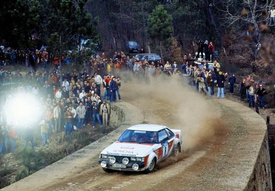 Per Eklund - Ragnar Spjuth
16º Rallye de Portugal Vinho do Porto 1982. Toyota Celica 2000GT -RA45- (K-RV 661). Clasificado 2º.
Toyota Team Europe

Del 3 al 6 de Marzo, Estoril, Cascais, Lisboa, Portugal.
Superficie: asfalto - tierra.

El Rally tenia un total 2312 km de los que 637.07 km divididos 40 tramos eran especiales.

Se inscribieron 107 equipos, tomaron 91, finalizaron 23.@
Palabras clave: Portugal;Toyota;Celica;1982