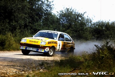 Russell Brookes - Ronan Morgan
15º Int. Hunsrück-Rallye 1982. Vauxhall Chevette 2300 HSR (XEG 550X). Clasificado 3º.
Andrews Heat for Hire

Del 15 al 18 de Julio, Trier, Alemania.
Superficie: asfalto - tierra.

El Rally constaba de 2 etapas con un total de 1100.00 km de los que 628.19 km divididos en 32 tramos eran cronometrados.

Tomaron la salida 202 equipos, finalizaron 117.

© Herman Sels
@
Palabras clave: Vauxhall;Chevette;Hunsruck_Rallye;1982