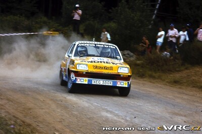 Russell Brookes - Ronan Morgan
15º Int. Hunsrück-Rallye 1982. Vauxhall Chevette 2300 HSR (XEG 550X). Clasificado 3º.
Andrews Heat for Hire

Del 15 al 18 de Julio, Trier, Alemania.
Superficie: asfalto - tierra.

El Rally constaba de 2 etapas con un total de 1100.00 km de los que 628.19 km divididos en 32 tramos eran cronometrados.

Tomaron la salida 202 equipos, finalizaron 117.

© Herman Sels
@
Palabras clave: Vauxhall;Chevette;Hunsruck_Rallye;1982