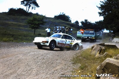 Antonio Zanini - Víctor Sabater
15º Int. Hunsrück-Rallye 1982. Porsche 911 SC (2501 SF 34). Clasificado 5º.
Alméras / Esso

Del 15 al 18 de Julio, Trier, Alemania.
Superficie: asfalto - tierra.

El Rally constaba de 2 etapas con un total de 1100.00 km de los que 628.19 km divididos en 32 tramos eran cronometrados.

Tomaron la salida 202 equipos, finalizaron 117.

© Herman Sels
@
Palabras clave: Porsche;Hunsruck_Rallye;1982