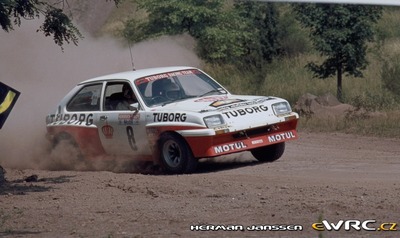 Simon Everett - Willy Lux
15º Int. Hunsrück-Rallye 1982. Vauxhall Chevette 2300 HSR (ASU 131S). Clasificado 7º.

Del 15 al 18 de Julio, Trier, Alemania.
Superficie: asfalto - tierra.

El Rally constaba de 2 etapas con un total de 1100.00 km de los que 628.19 km divididos en 32 tramos eran cronometrados.

Tomaron la salida 202 equipos, finalizaron 117.

© Herman Janssen
@
Palabras clave: Vauxhall;Chevette;Hunsruck_Rallye;1982