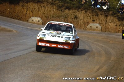 Simon Everett - Willy Lux
15º Int. Hunsrück-Rallye 1982. Vauxhall Chevette 2300 HSR (ASU 131S). Clasificado 7º.

Del 15 al 18 de Julio, Trier, Alemania.
Superficie: asfalto - tierra.

El Rally constaba de 2 etapas con un total de 1100.00 km de los que 628.19 km divididos en 32 tramos eran cronometrados.

Tomaron la salida 202 equipos, finalizaron 117.

© Herman Sels
@
Palabras clave: Vauxhall;Chevette;Hunsruck_Rallye;1982