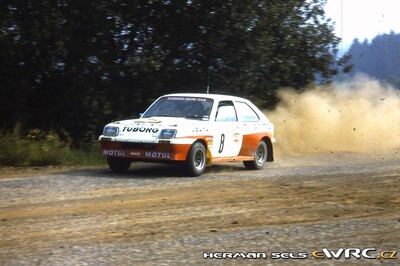Simon Everett - Willy Lux
15º Int. Hunsrück-Rallye 1982. Vauxhall Chevette 2300 HSR (ASU 131S). Clasificado 7º.

Del 15 al 18 de Julio, Trier, Alemania.
Superficie: asfalto - tierra.

El Rally constaba de 2 etapas con un total de 1100.00 km de los que 628.19 km divididos en 32 tramos eran cronometrados.

Tomaron la salida 202 equipos, finalizaron 117.

© Herman Sels
@@
Palabras clave: Vauxhall;Chevette;Hunsruck_Rallye;1982