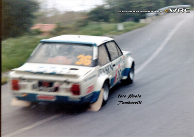 Vanni Tacchini - Alberto Mantegazza
15º Rally Isla de Elba 1982. Fiat 131 Abarth (TO P35977). Clasificado 9º.
Tre Gazzelle

Del 22 a 24 de Abril, Marina di Campo.
Superficie: asfalto - tierra.

El Rally tenia un total de 1004.00 km de los que no sabemos cuantos Km divididos en 37 tramos especiales.

Tomaron la salida 87 equipos, finalizaron 29.

© Stefano Pasqualini
@
Palabras clave: Fiat;Abarth;Elba;1982