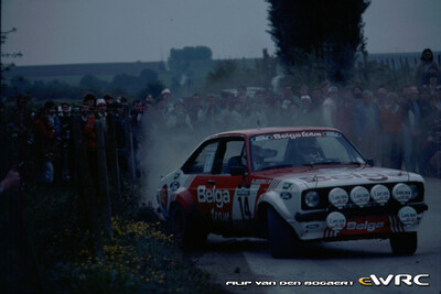 Robert Droogmans - Ronny Joosten
12º Lotto Haspengouwrally 1983. Ford Escort RS 1800 MKII (NUG 573V). Clasificado 3º.
Ford Belga Team

Del 13 al 15 Mayo, Landen, Bélgica.

Superficie: asfalto y tierra con un total de 413.94 km cronometrados divididos en 33 tramos (uno de ellos fue cancelado SS11 Heers de 26.69 km).

Tomaron la salida 123 equipos, finalizaron 52.

© Filip Van den Bogaert
@
Palabras clave: Ford;Escort;MKII;Haspengouwrally;Belgica;1983