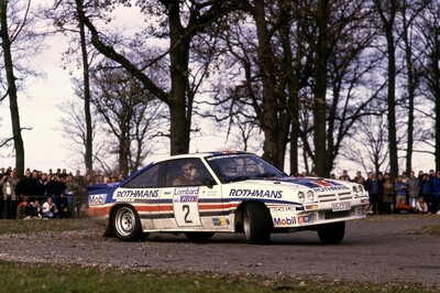 Henri Toivonen - Fred Gallagher
32º Lombard RAC Rally 1983. Opel Manta 400 (GG-CT 310). Abandonó por motor en SS32 Little Grizedale de 10.35 Km.

Del 19 al 22 de Noviembre, Bath, Inglaterra.
Superficie: tierra.

El Rally tenia un total de 2231 km de los que 835.33 km divididos en 59 tramos eran especiales, (2 de ellas fueron canceladas SS22 Wark de 38.14 Km y SS41).

Se inscribieron 139 equipos, tomaron la salida 127, finalizaron 61.@
Palabras clave: Henri_Toivonen;Opel;Manta;Grupo_B;RAC_Rally;Gran_Bretaña;1983