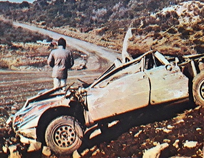 Adartico Vudafieri - Maurizio Perissinot
3º Marlboro Rally Argentina San Carlos de Bariloche 1983. Lancia Rally 037 (TO Y88744). Abandonó por accidente en el SS15 Conflencia - Angostura 1 de 89.40 Km.

Del 2 al 6 de Agosto, Buenos Aires, San Carlos de Bariloche, Argentina.
Superficie: tierra.

El Rally tenia un total de 3244.00 Km de los que 1254.34 divididos en 18 tramos eran especiales.

Habían 3 tramos de mas de 100 Km cronometrados:
SS3 Zapala - Rahue de 108.60 Km
SS9 Cholila - Esquel de 106.30 Km
SS12 Norquinco - Pilcaniyeu de 104.60 Km.

Tomaron la salida 94 equipos, finalizaron 27.
@
Palabras clave: ;Argentina;Lancia;Rally;1983;Crash